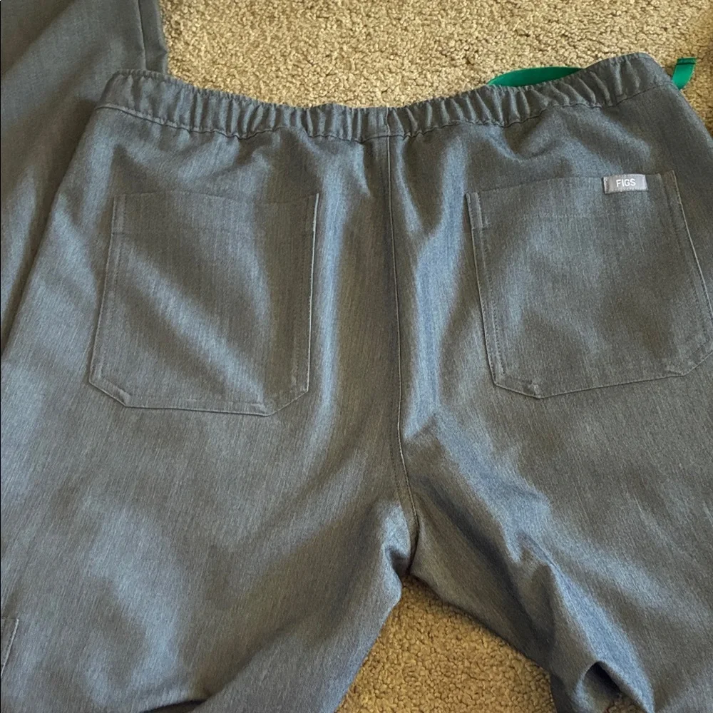 Men's FIGS Cairo Cargo Straight Leg Scrub Pants - Graphite Gray - Size S